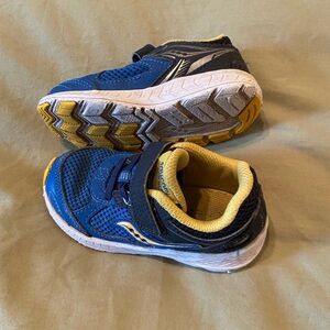 Toddler Boys 8 Saucony sneakers